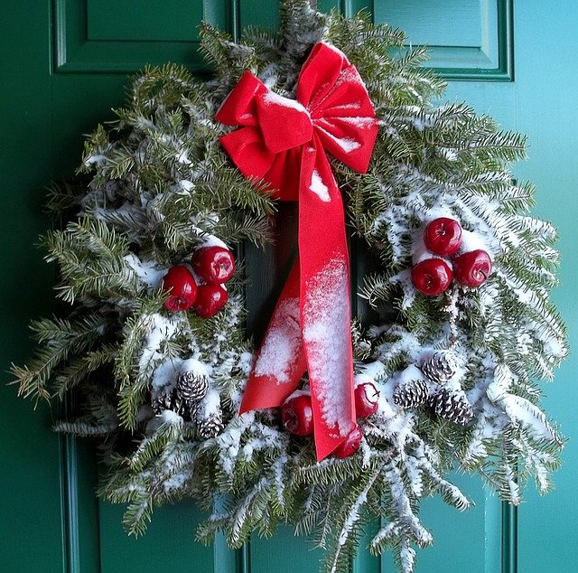 wreath with hidden command hook