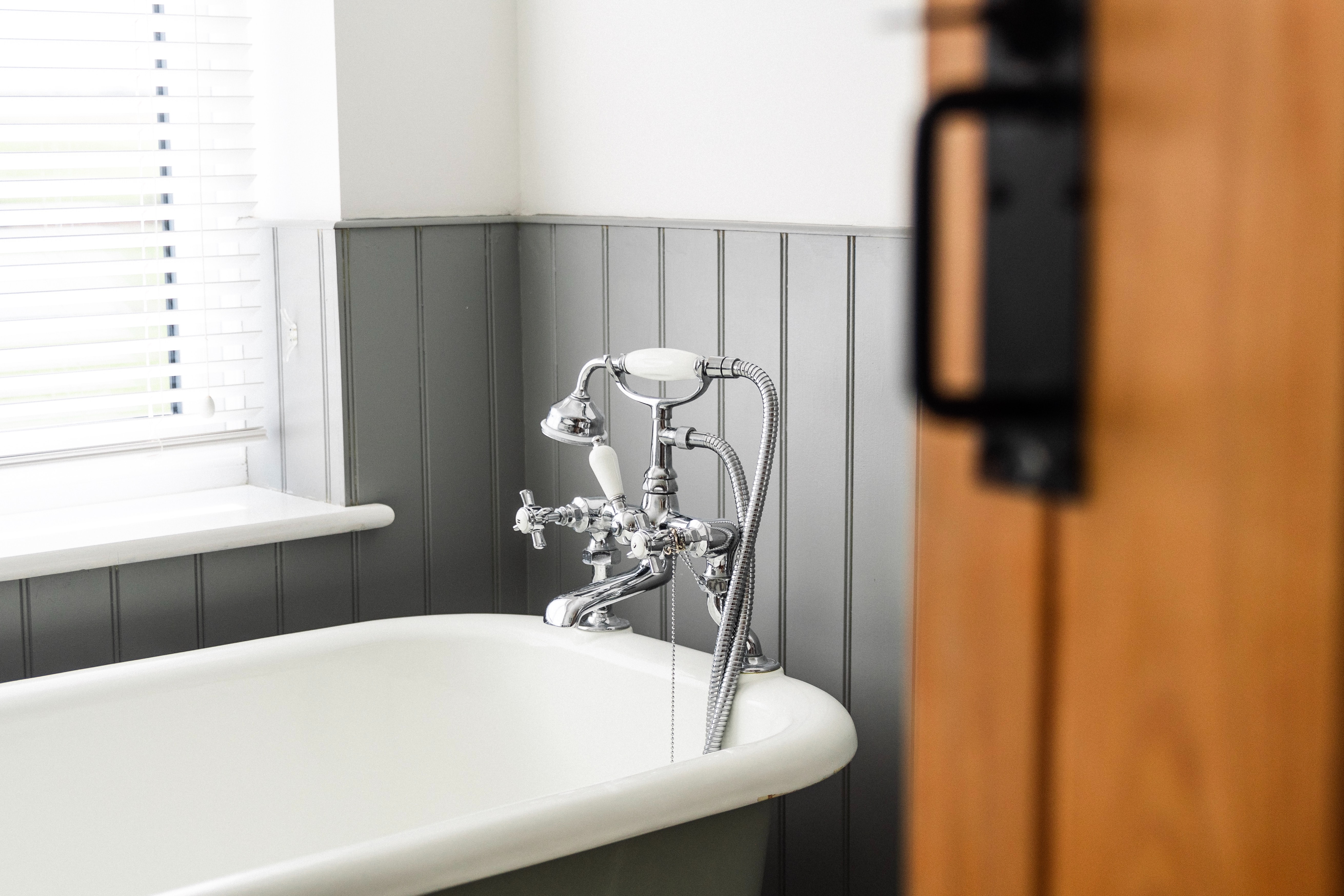 https://www.expressdoorsdirect.co.uk/blog/wp-content/uploads/2022/01/bathroom-door.jpg