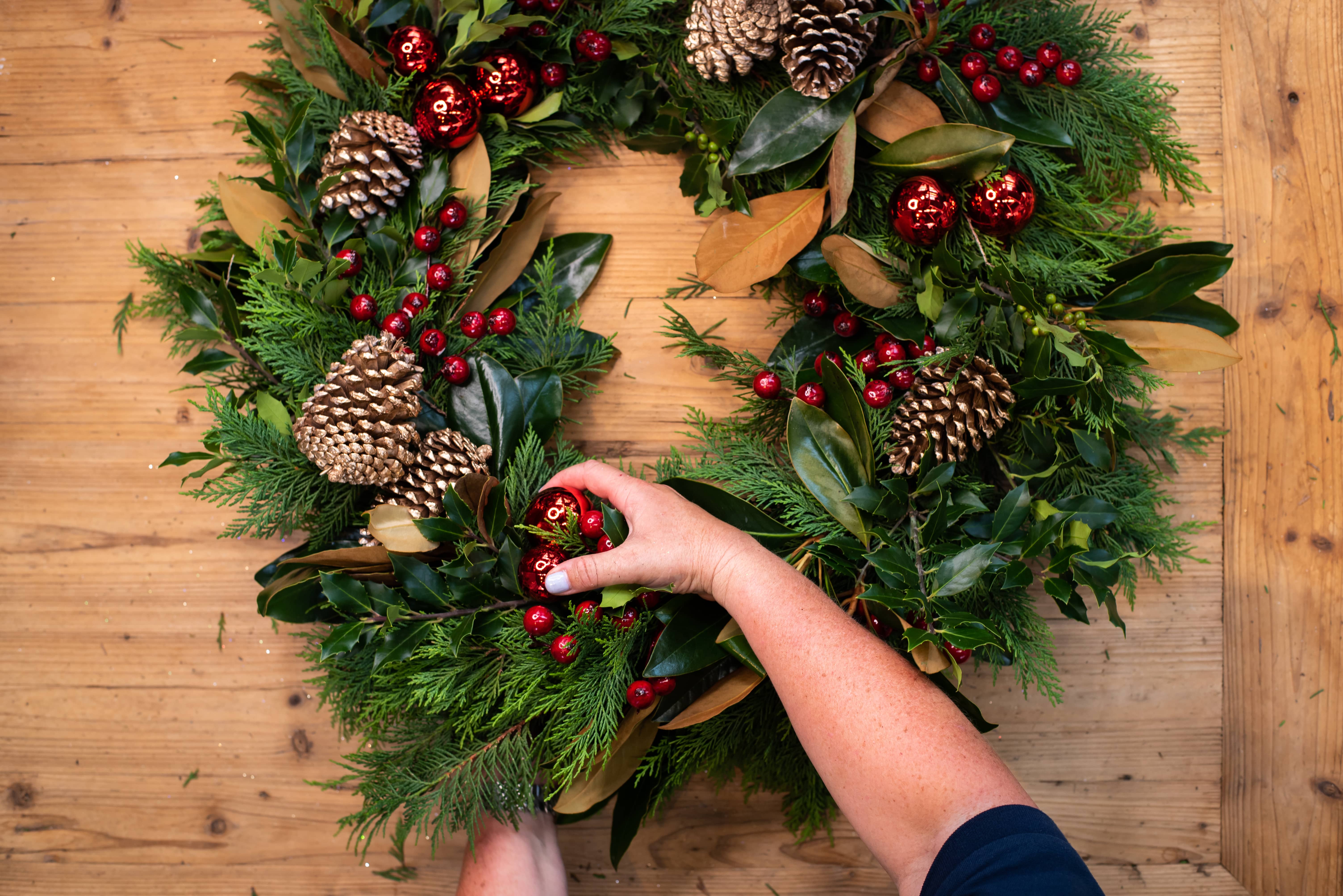 making a natural festive wreath